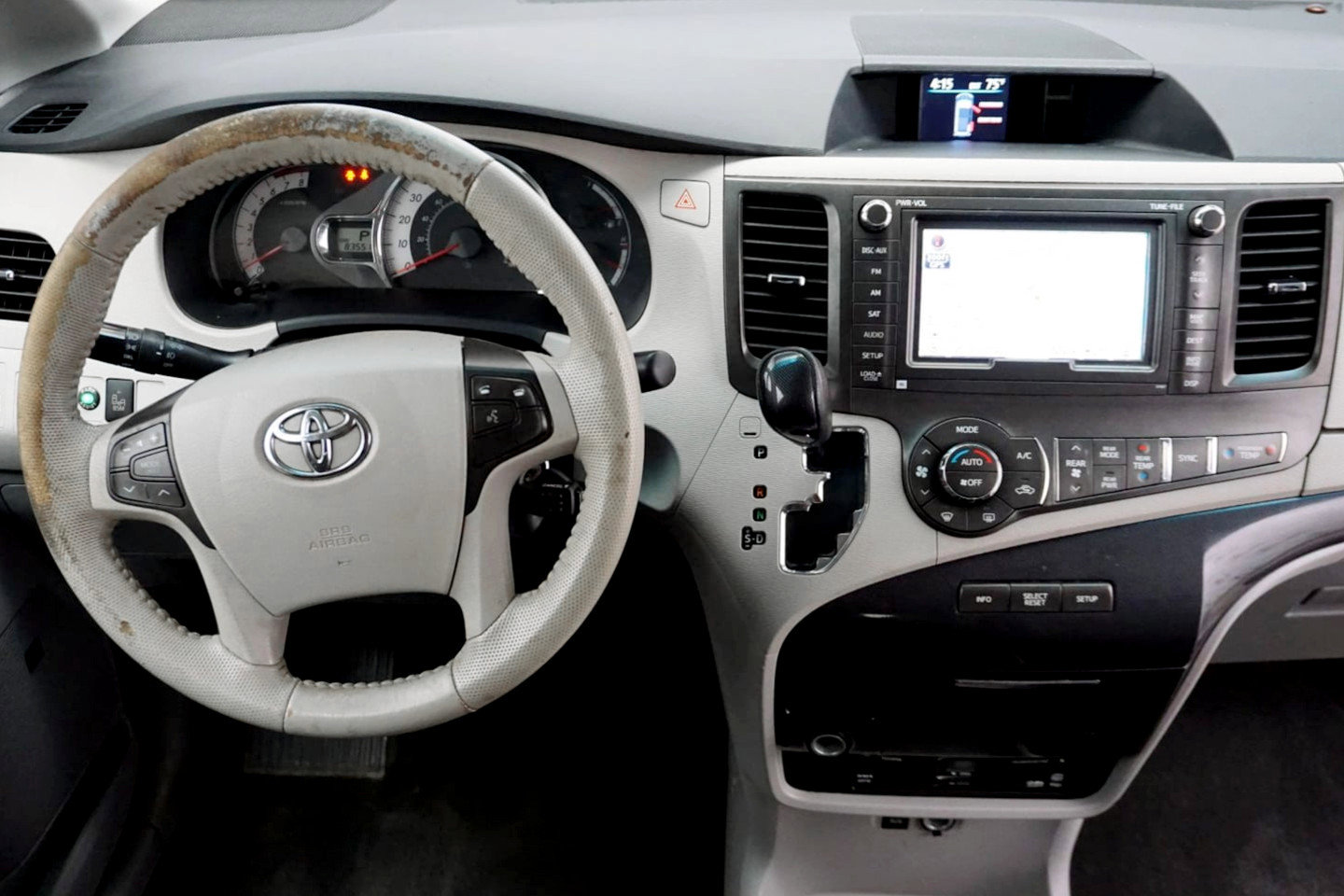Used 2014 Toyota Sienna SE FWD image 22