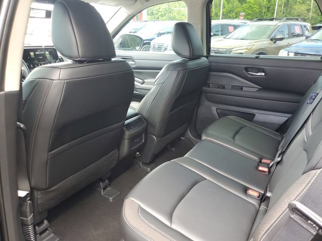 Used 2024 Nissan Pathfinder SL FWD image 8