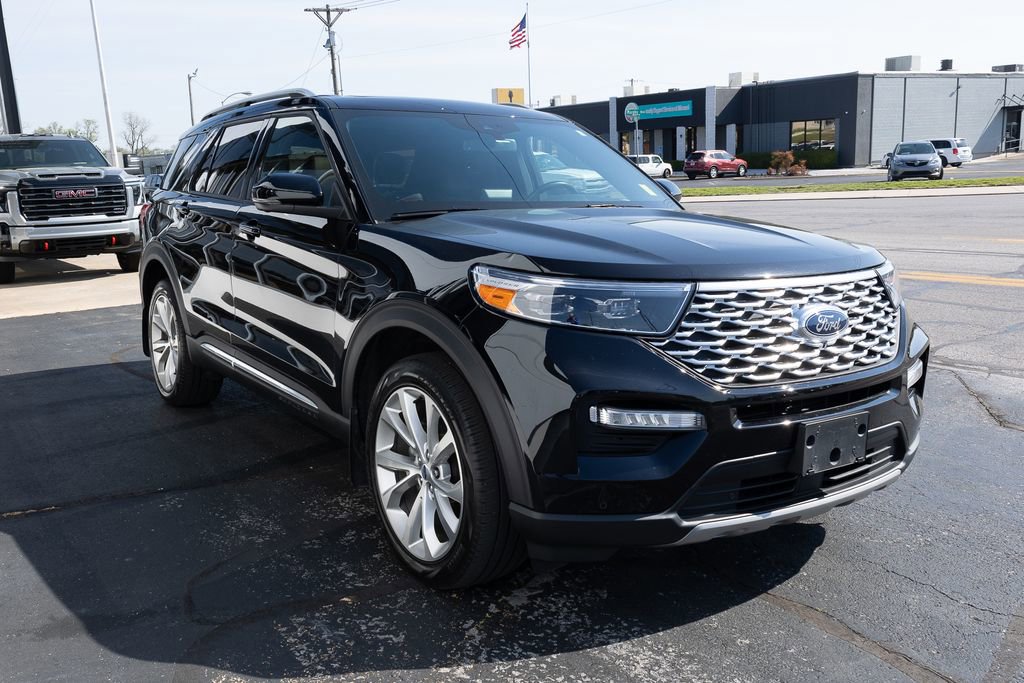 Used 2023 Ford Explorer Platinum w/ Technology Package AWD/4WD image 3