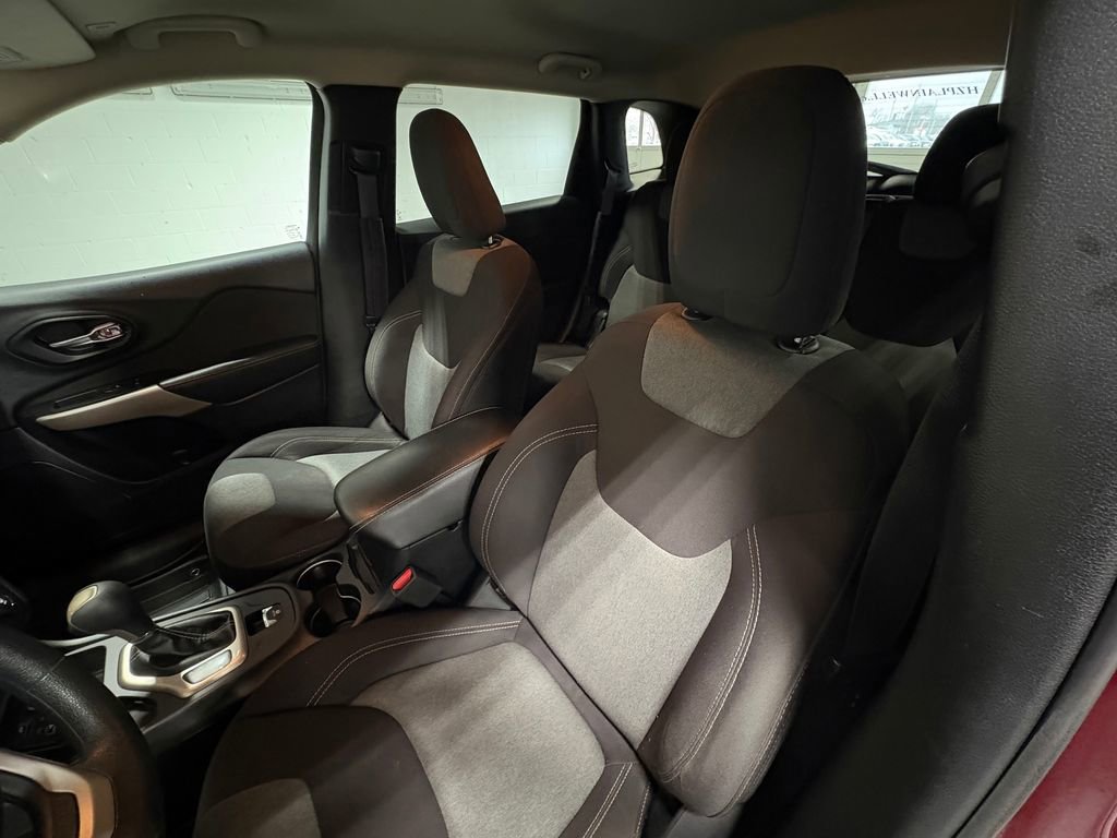 Used 2018 Jeep Cherokee Latitude FWD image 20