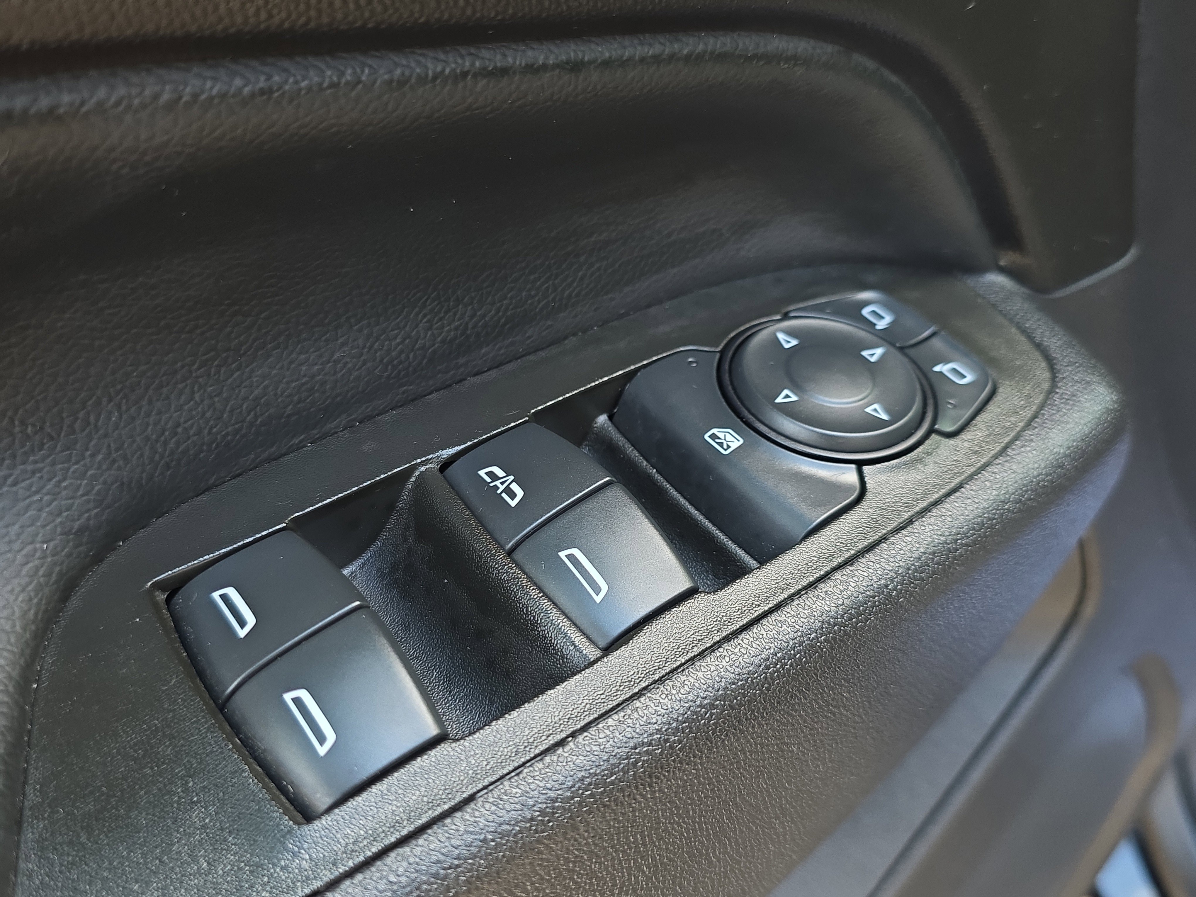 Used 2024 Chevrolet Equinox LT FWD image 23