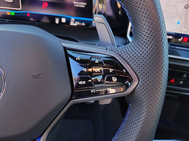 Used 2025 Volkswagen Golf R Black Edition image 18