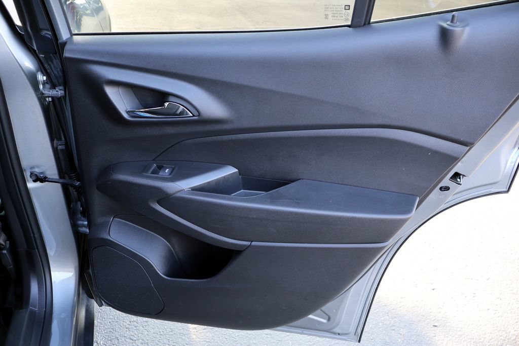 Used 2025 Chevrolet Trax LT w/ LT Convenience Package FWD image 23