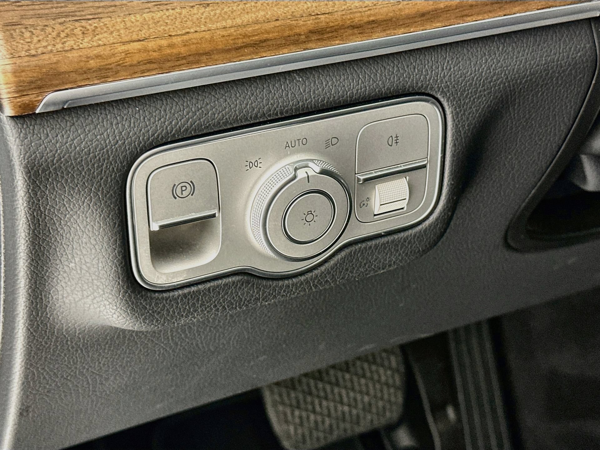 Certified 2025 Mercedes-Benz GLE 450e 4MATIC image 11