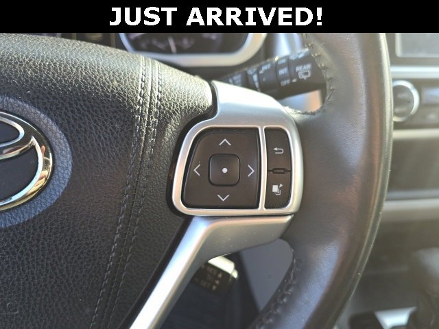 Used 2016 Toyota Highlander Limited image 19