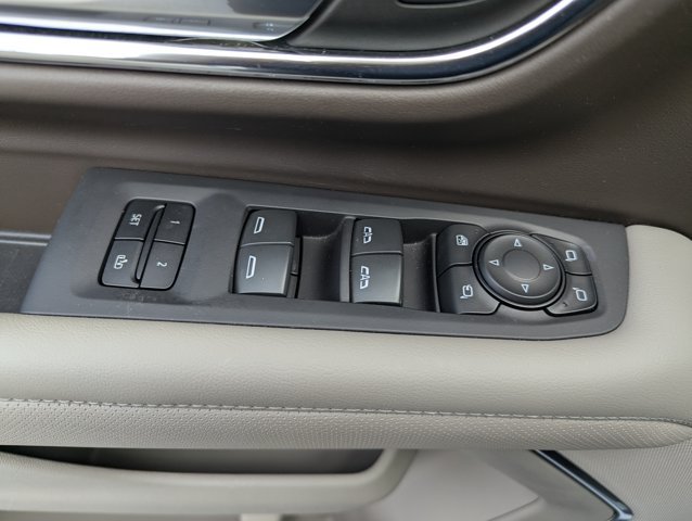 Used 2023 GMC Yukon SLT w/ SLT Premium Package AWD/4WD image 10