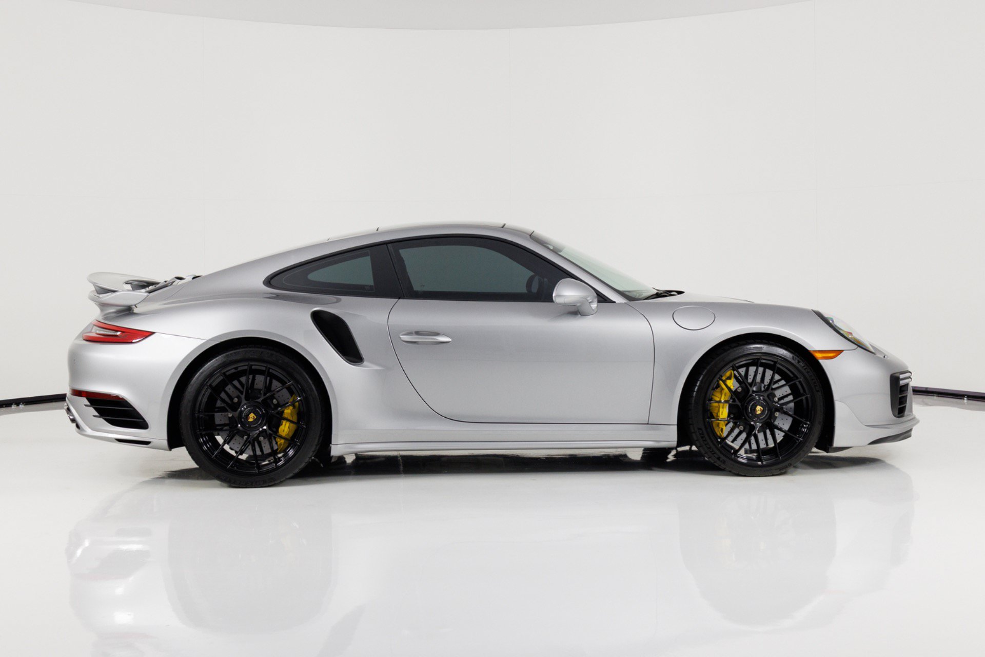 Used 2017 Porsche 911 Turbo S AWD/4WD image 2