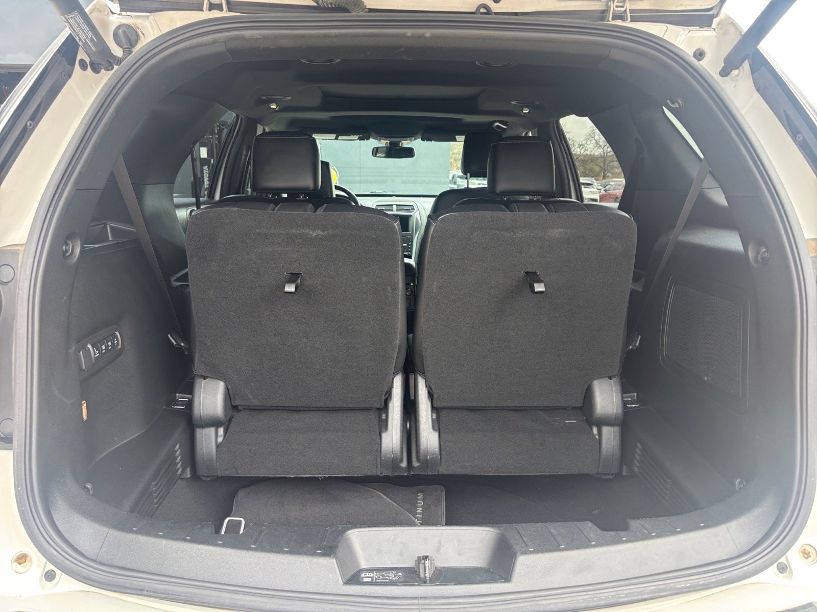 Used 2019 Ford Explorer Platinum image 16