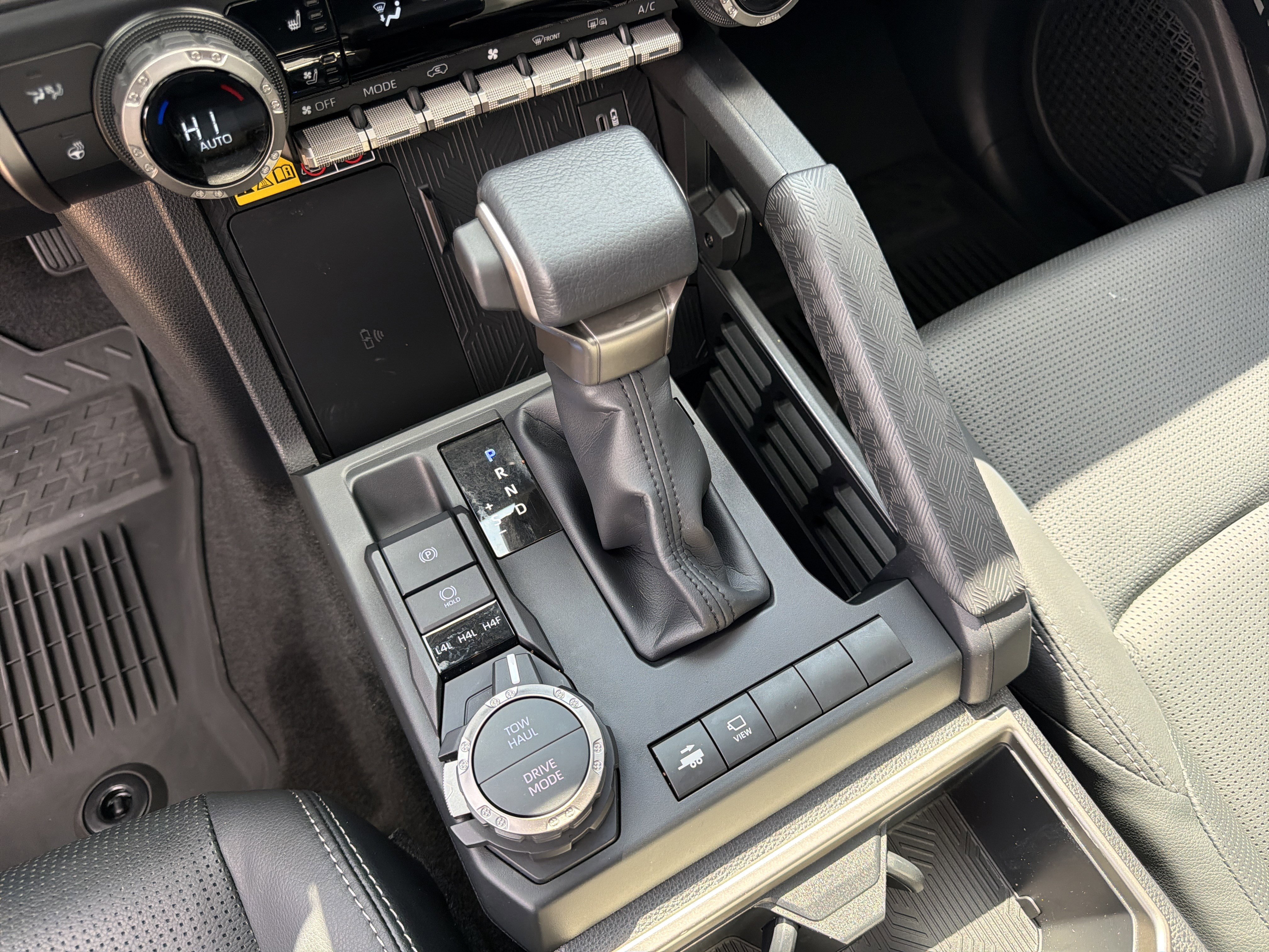 Used 2025 Toyota 4Runner Limited w/ Tow Technology Package image 28