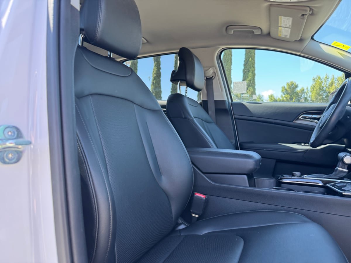 Used 2025 Kia Sportage EX FWD image 19