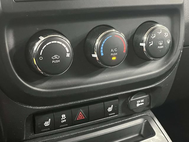 Used 2016 Jeep Patriot Latitude FWD image 30