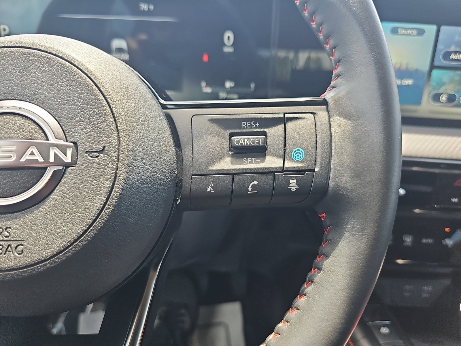 Used 2025 Nissan Kicks SR FWD image 19