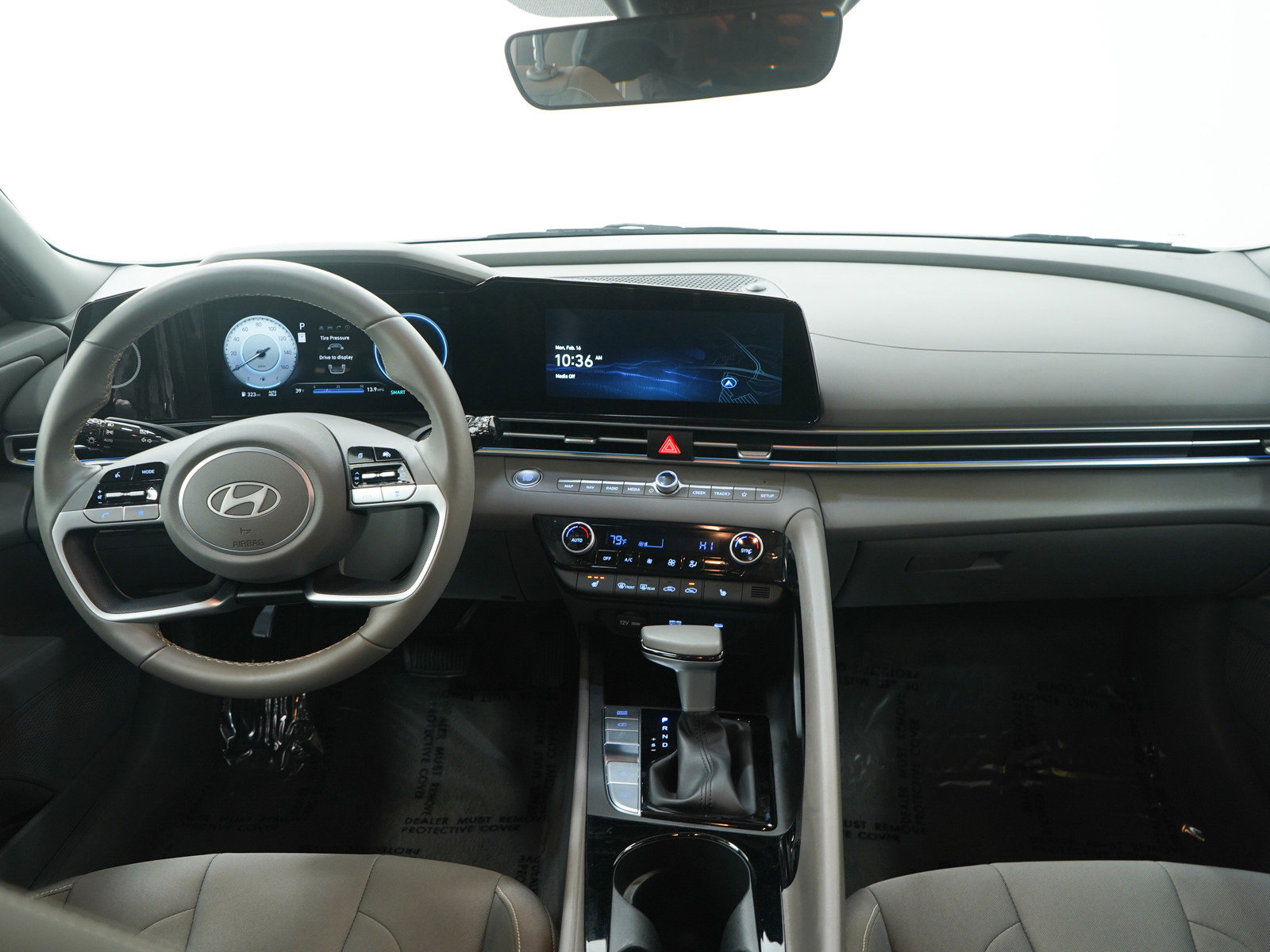 Used 2025 Hyundai Elantra SEL image 14