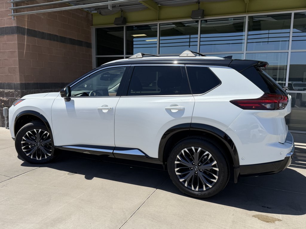 Used 2025 Nissan Rogue Platinum w/ Platinum Premium Package AWD/4WD image 5