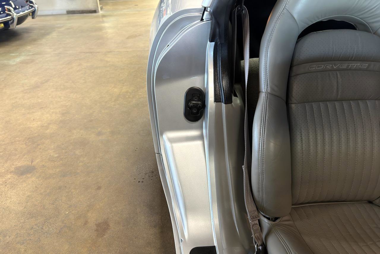 Used 1997 Chevrolet Corvette Coupe w/ Memory Pkg RWD image 65