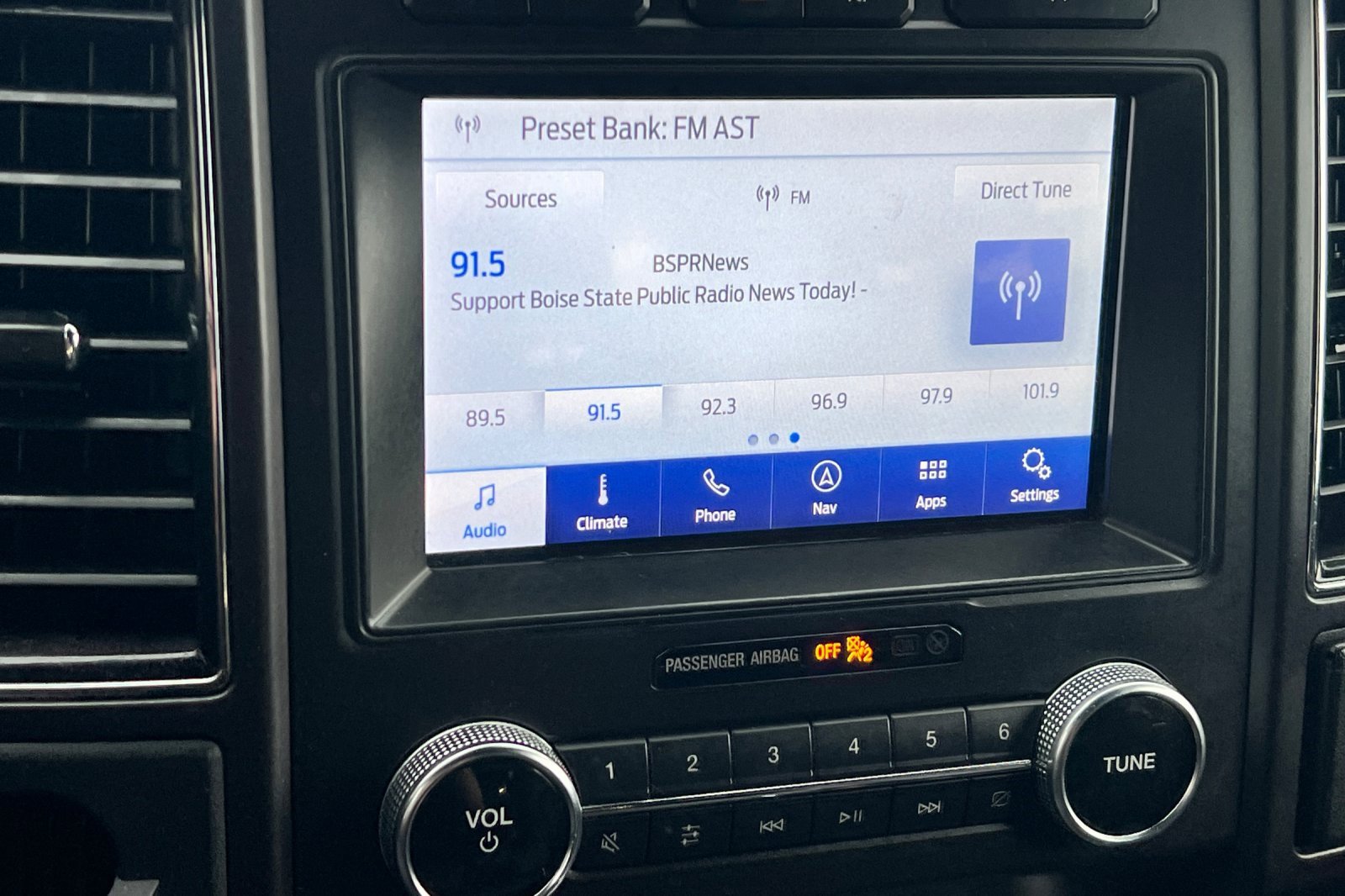 Used 2020 Ford Expedition Max Limited image 16