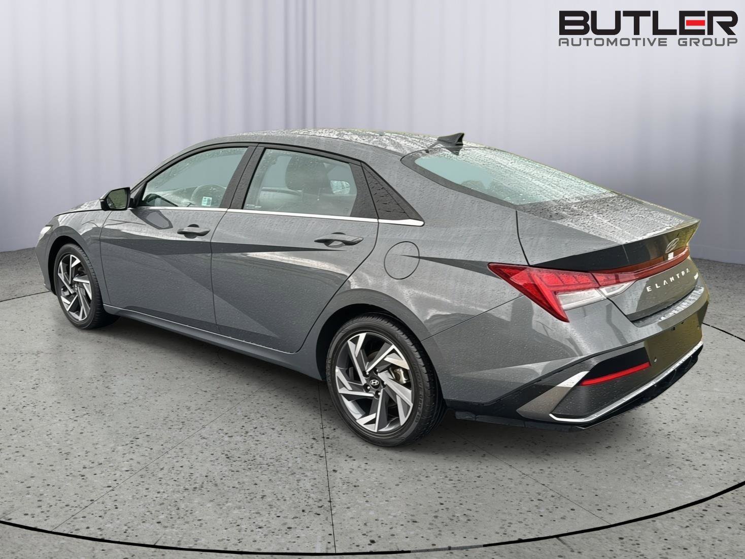 Used 2024 Hyundai Elantra Limited image 3