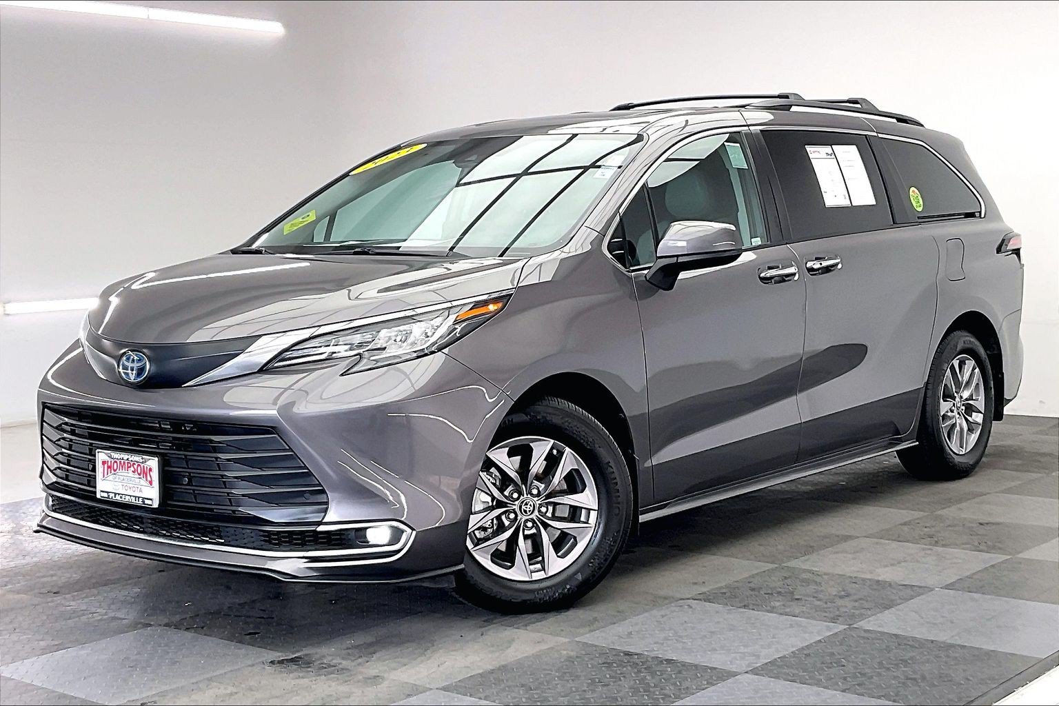 Used 2023 Toyota Sienna XLE FWD image 12