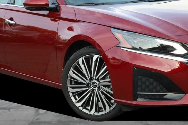 Certified 2025 Nissan Altima 2.5 SL FWD image 3