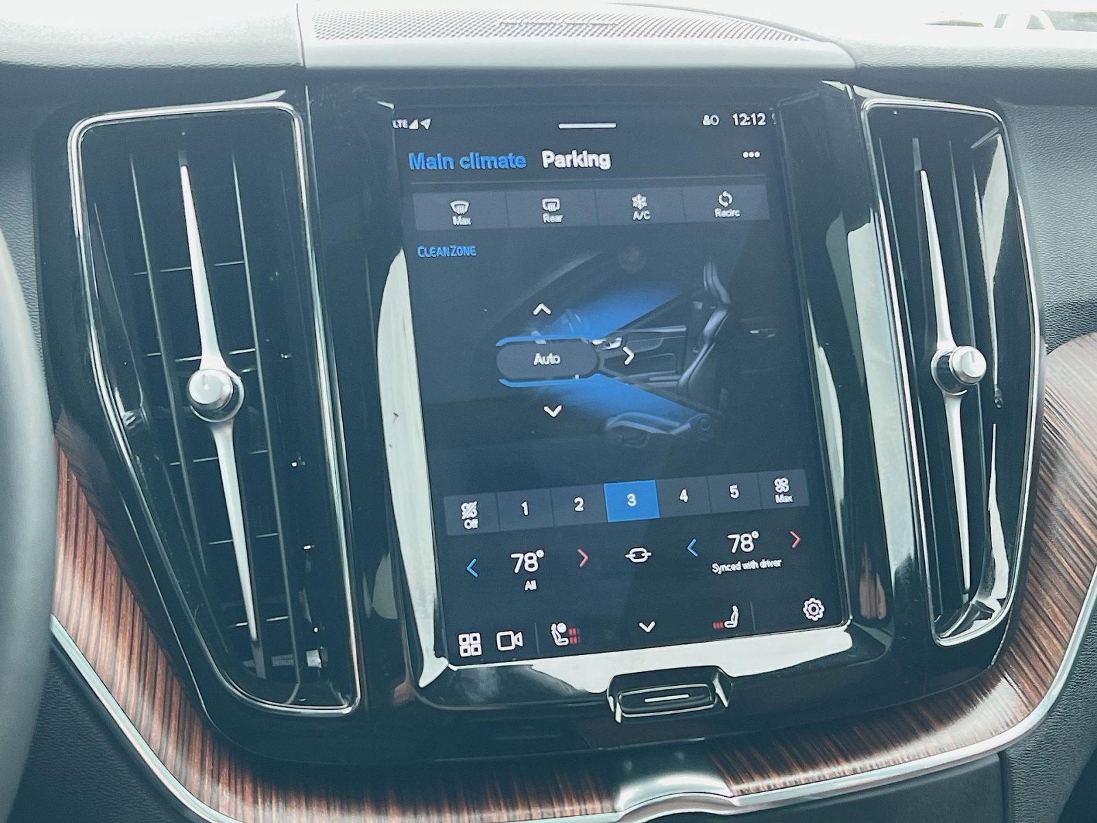 Certified 2023 Volvo XC60 B5 Plus w/ Climate Package image 21