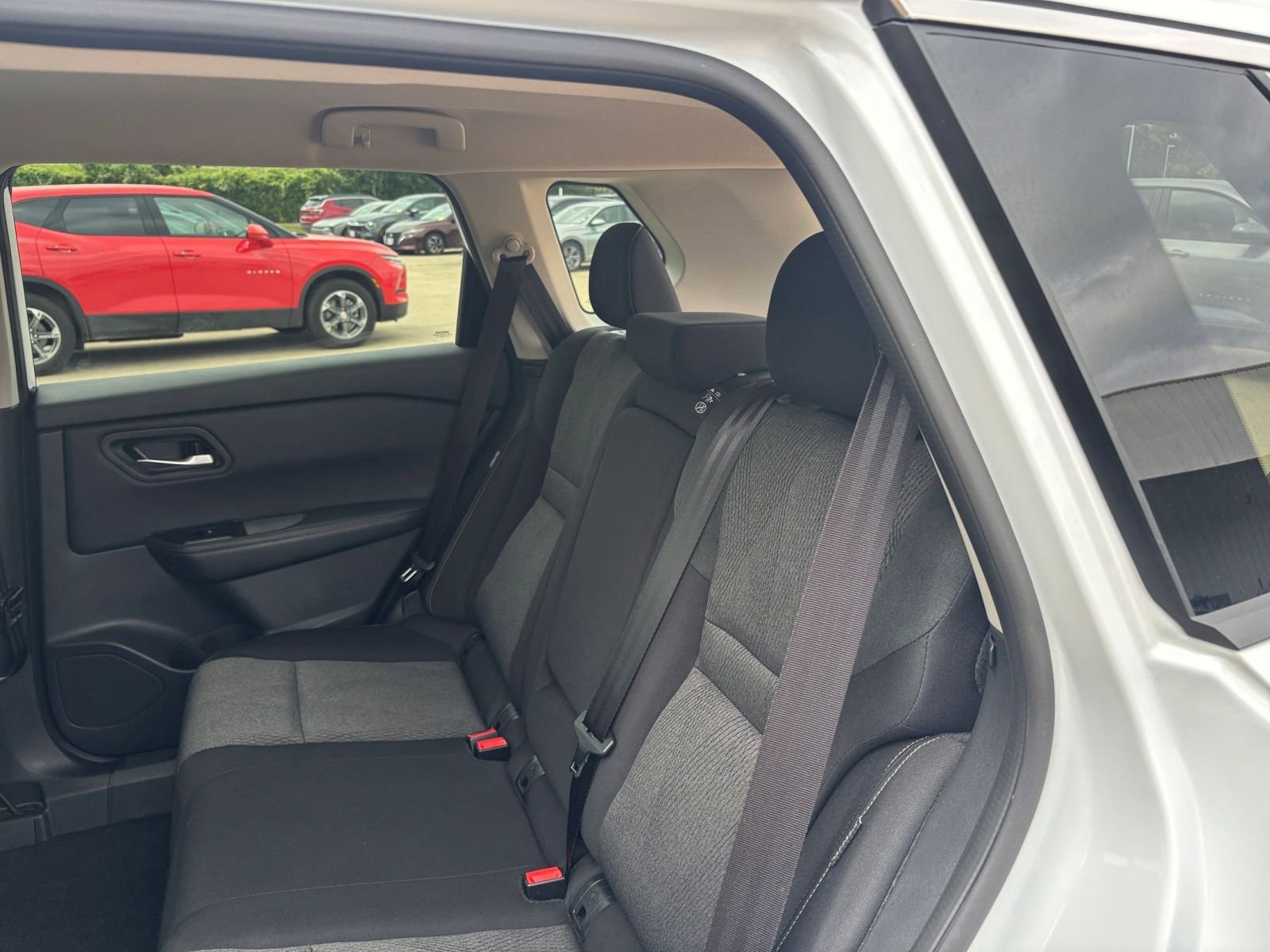 Used 2025 Nissan Rogue SV AWD/4WD image 38