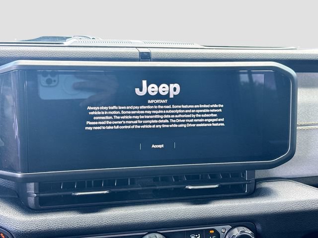Used 2025 Jeep Gladiator Sport AWD/4WD image 14