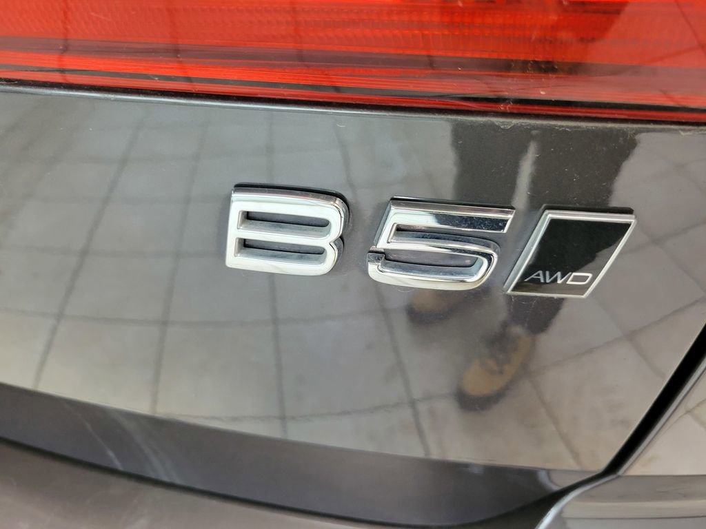 Used 2025 Volvo XC60 B5 Plus image 7