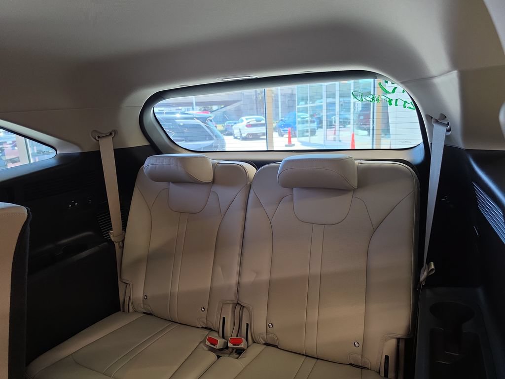 Certified 2025 Kia Sorento S FWD image 42