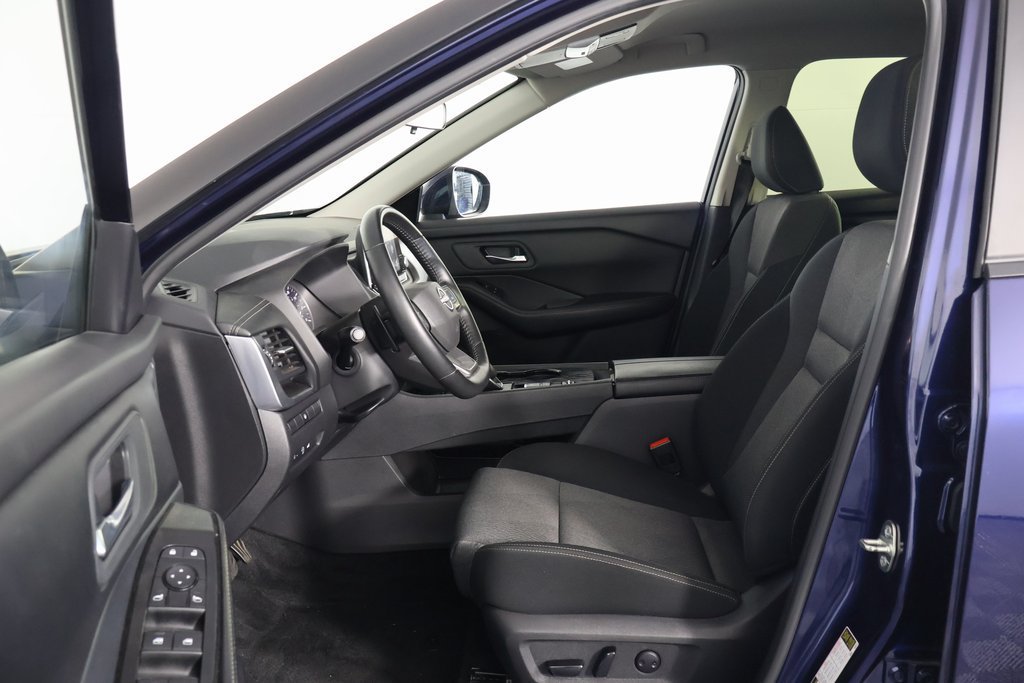 Used 2025 Nissan Rogue SV FWD image 10