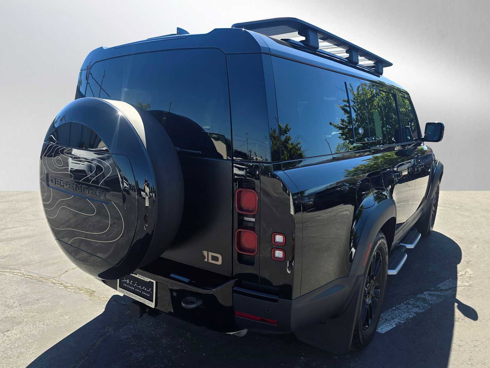 Used 2023 Land Rover Defender 130 SE image 5