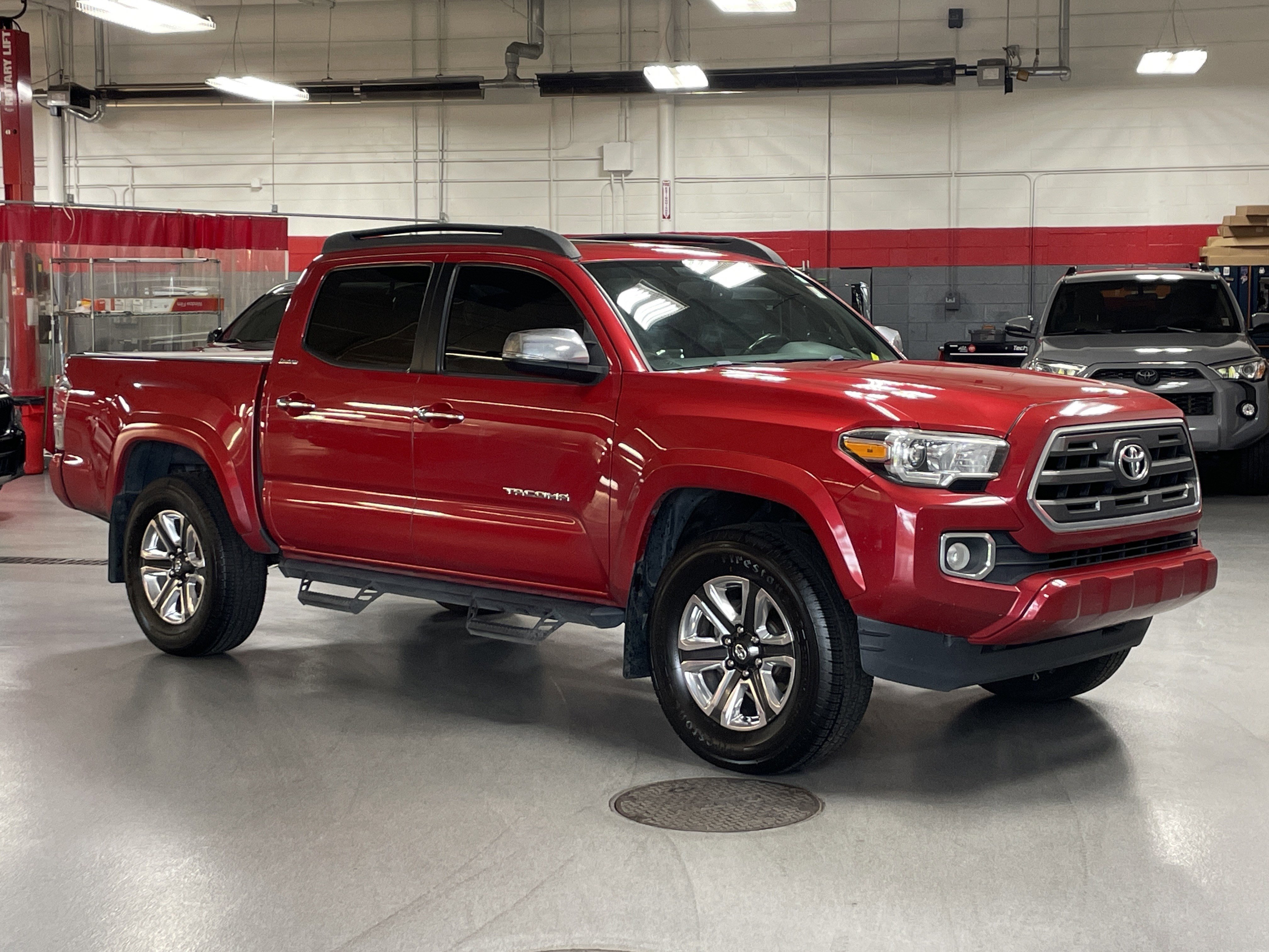 Used 2017 Toyota Tacoma Limited image 2