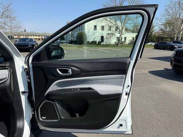 Used 2023 Jeep Compass Latitude w/ Sun and Sound Group image 31