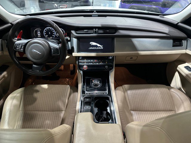 Used 2017 Jaguar XF Prestige AWD/4WD image 40