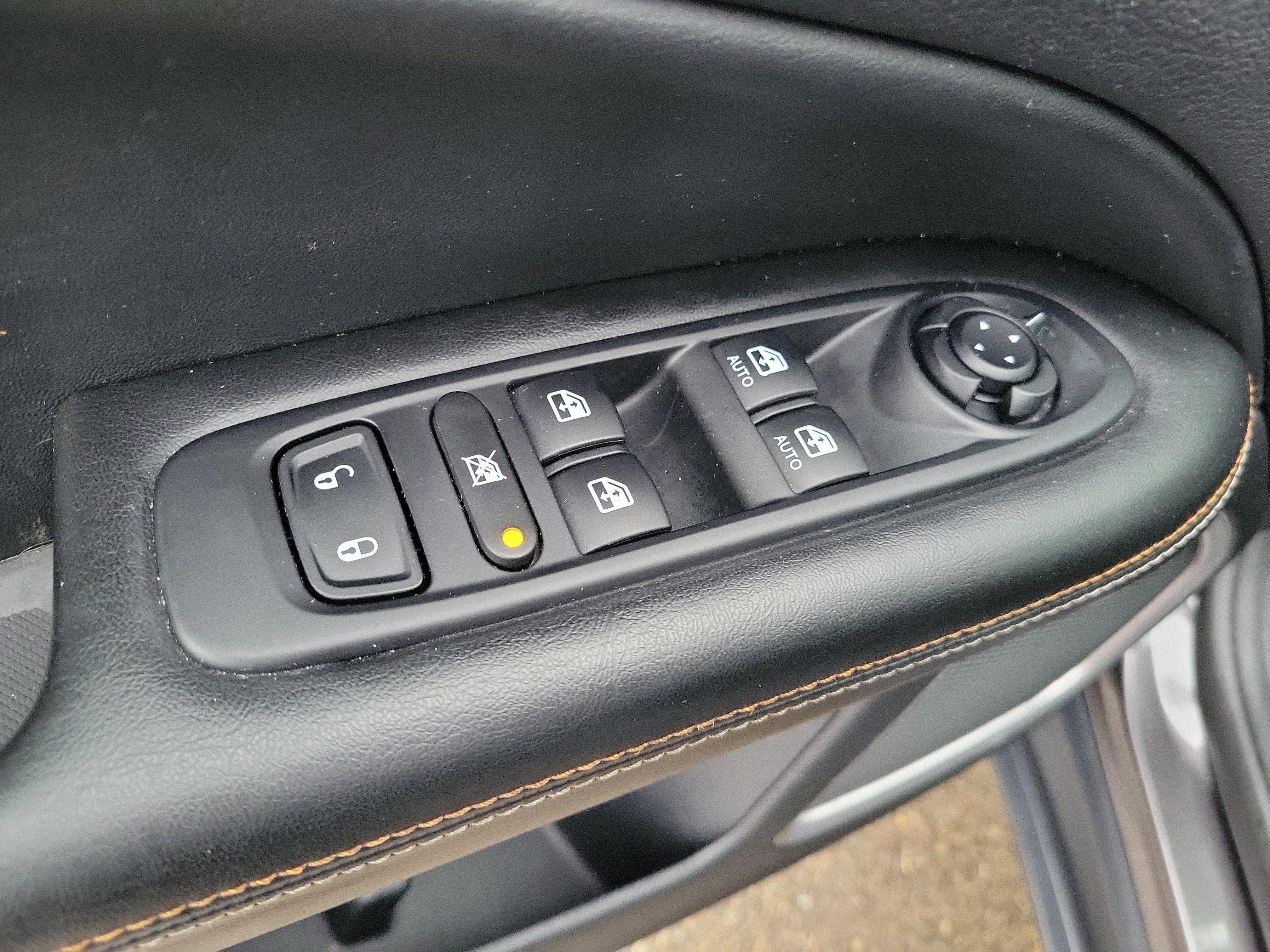 Used 2018 Jeep Compass Latitude w/ Popular Equipment Group AWD/4WD image 21