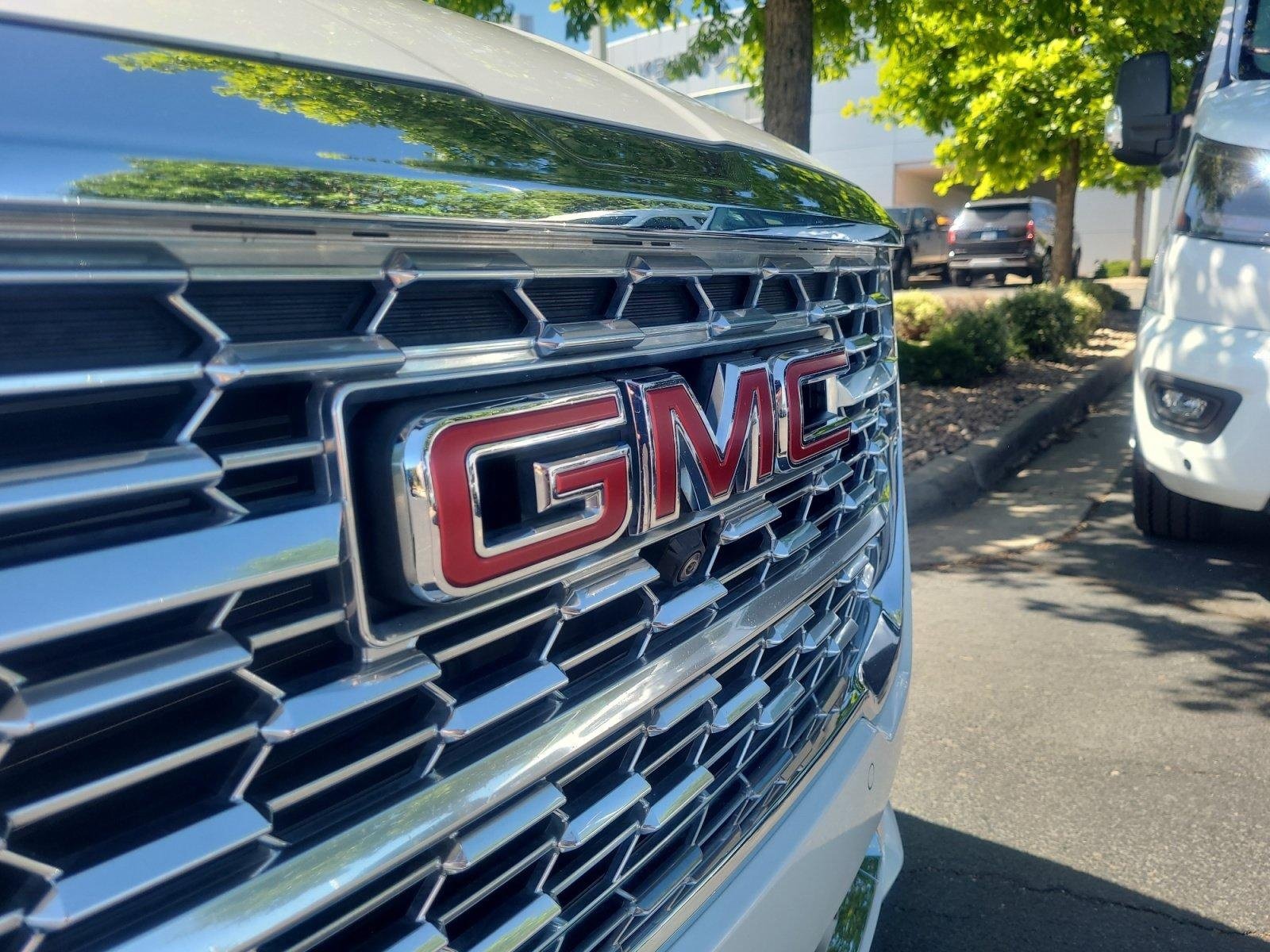 Used 2022 GMC Terrain Denali w/ Denali Premium Package AWD/4WD image 23