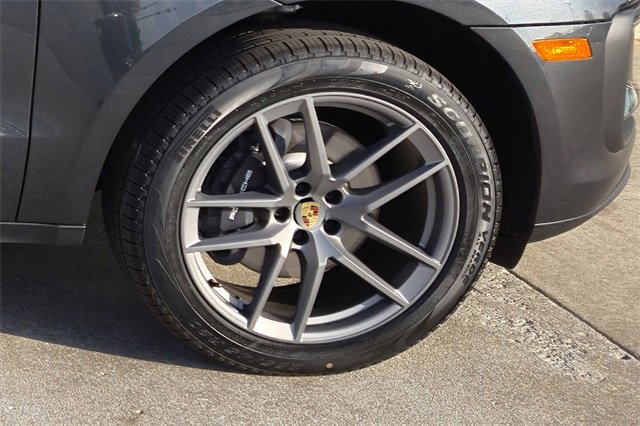 Certified 2025 Porsche Macan image 11