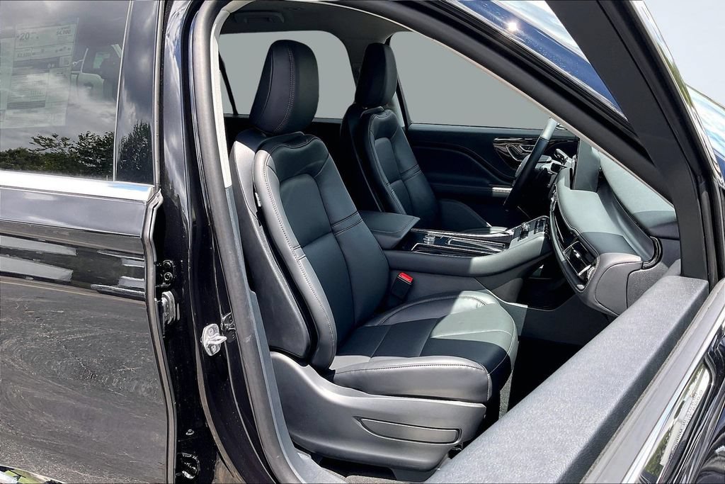 New 2026 Lincoln Aviator AWD image 11