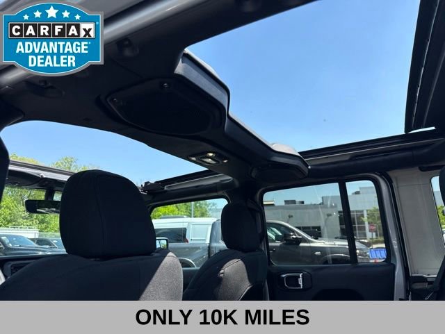 Used 2023 Jeep Wrangler Unlimited w/ Sun & Screen Package AWD/4WD image 9