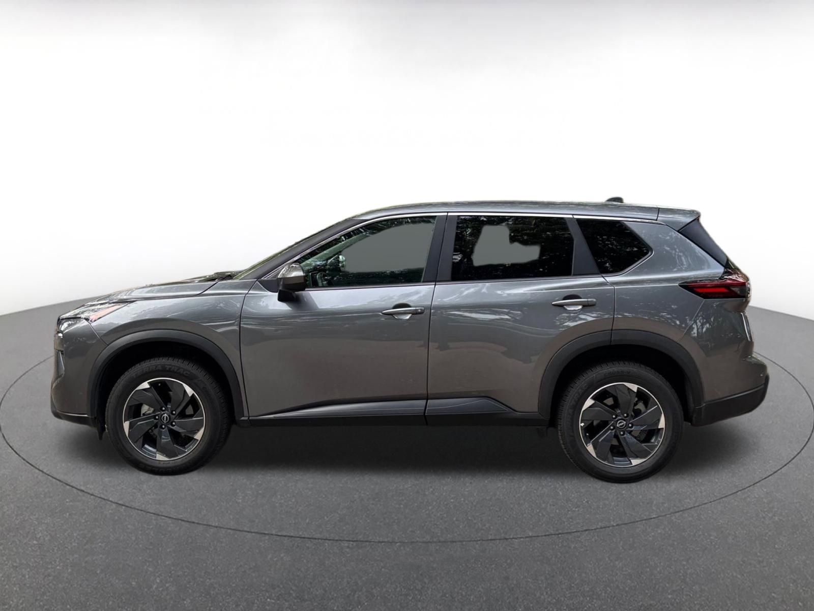 Used 2025 Nissan Rogue SV AWD/4WD image 3