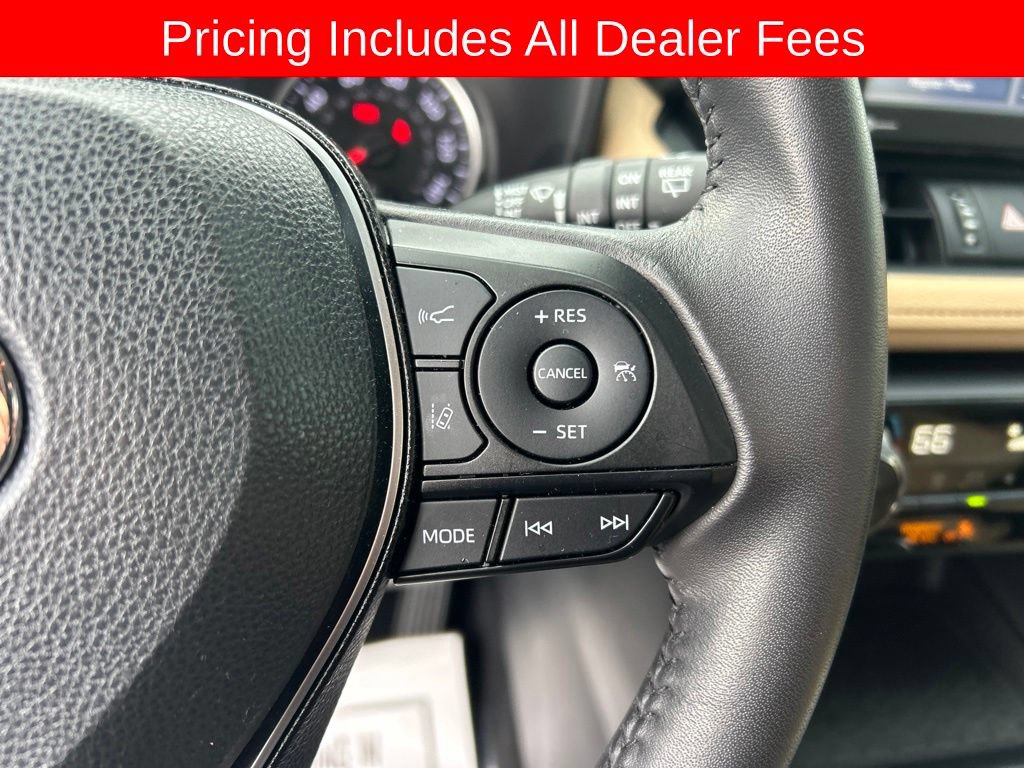 Used 2020 Toyota RAV4 XLE Premium FWD image 9