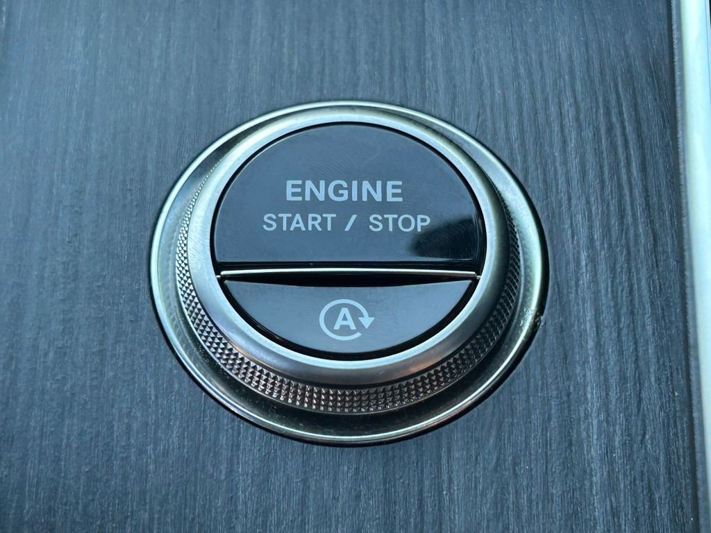 Used 2025 Mercedes-Benz C 300 4MATIC Sedan image 46