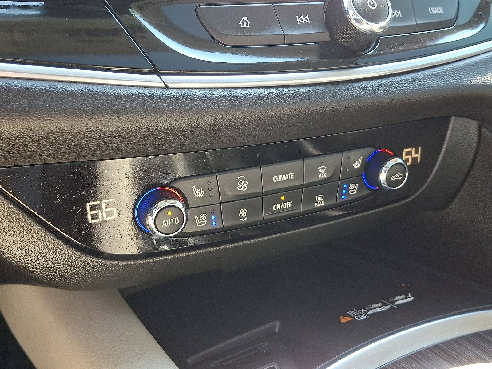 Used 2022 Buick Enclave Avenir w/ Avenir Technology Package AWD/4WD image 18