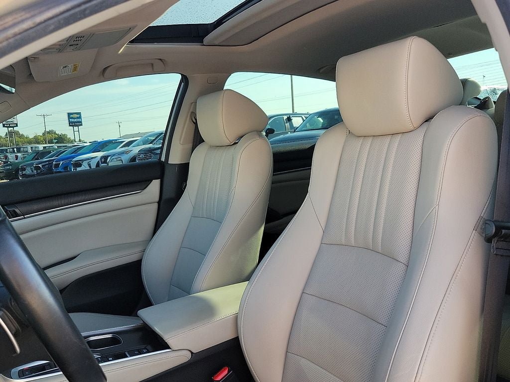 Used 2019 Honda Accord Touring image 11