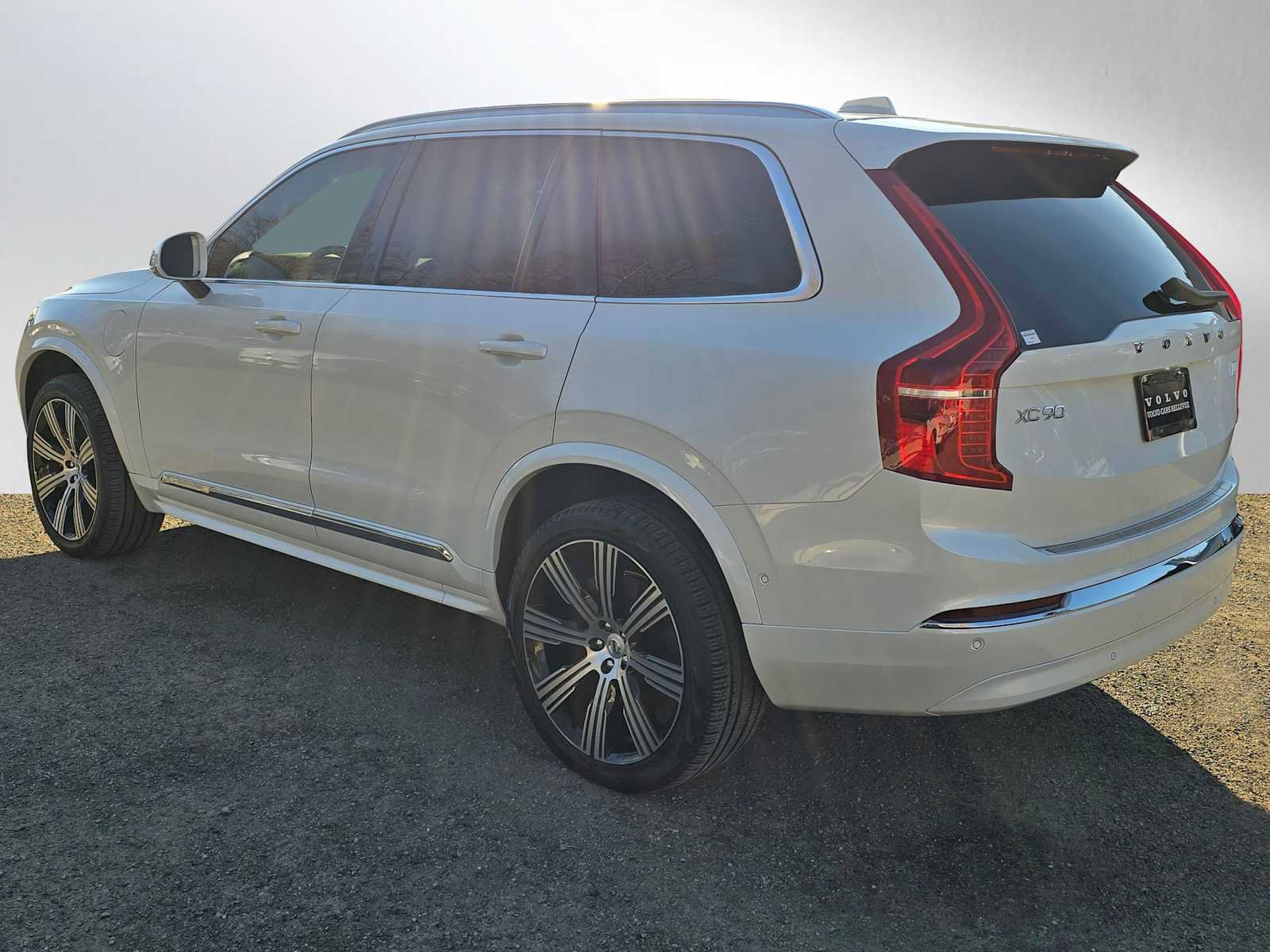 Certified 2024 Volvo XC90 T8 Ultimate w/ Lounge Package image 5