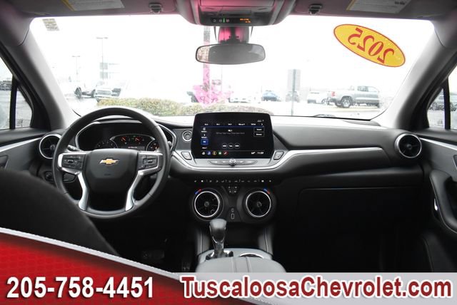 Used 2025 Chevrolet Blazer LT image 3
