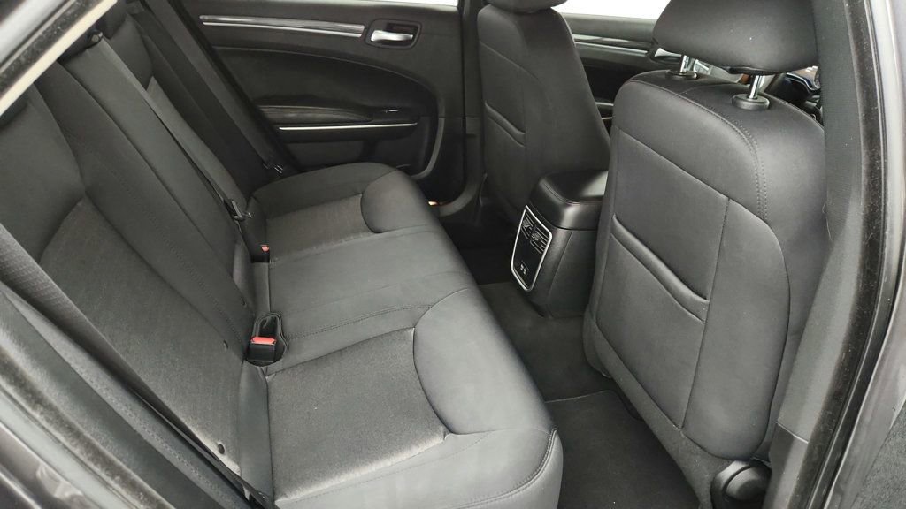 Used 2021 Chrysler 300 Touring w/ Chrome Appearance Package image 21