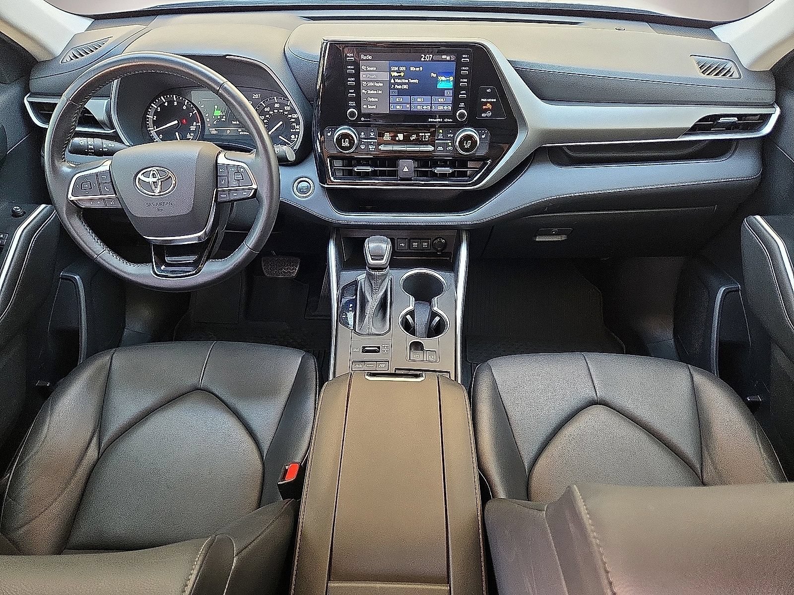Used 2021 Toyota Highlander XLE AWD/4WD image 18