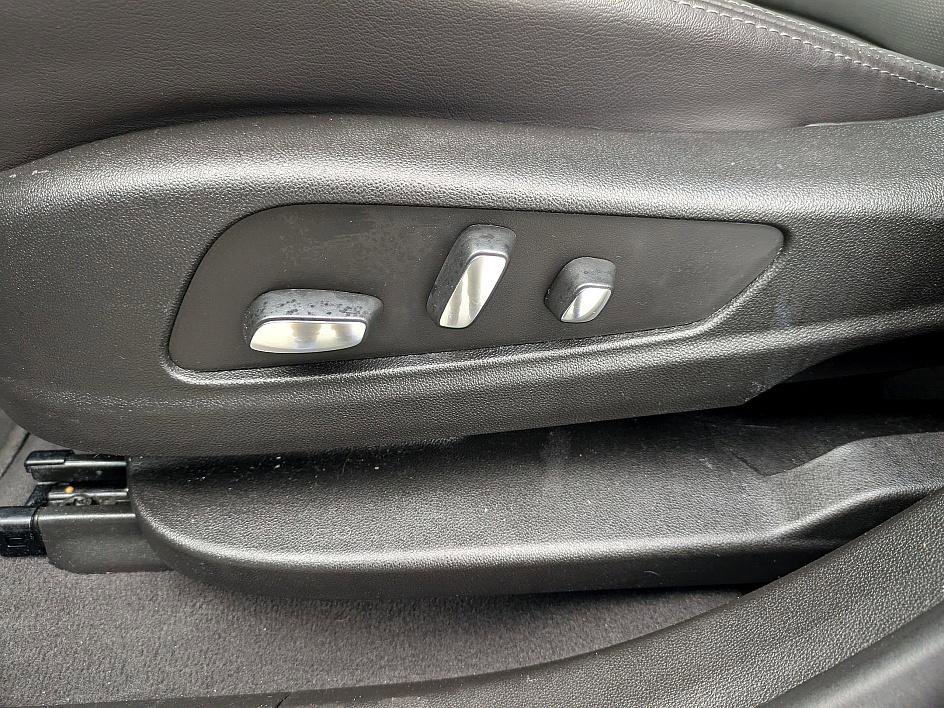 Certified 2025 Cadillac XT5 Premium Luxury image 13