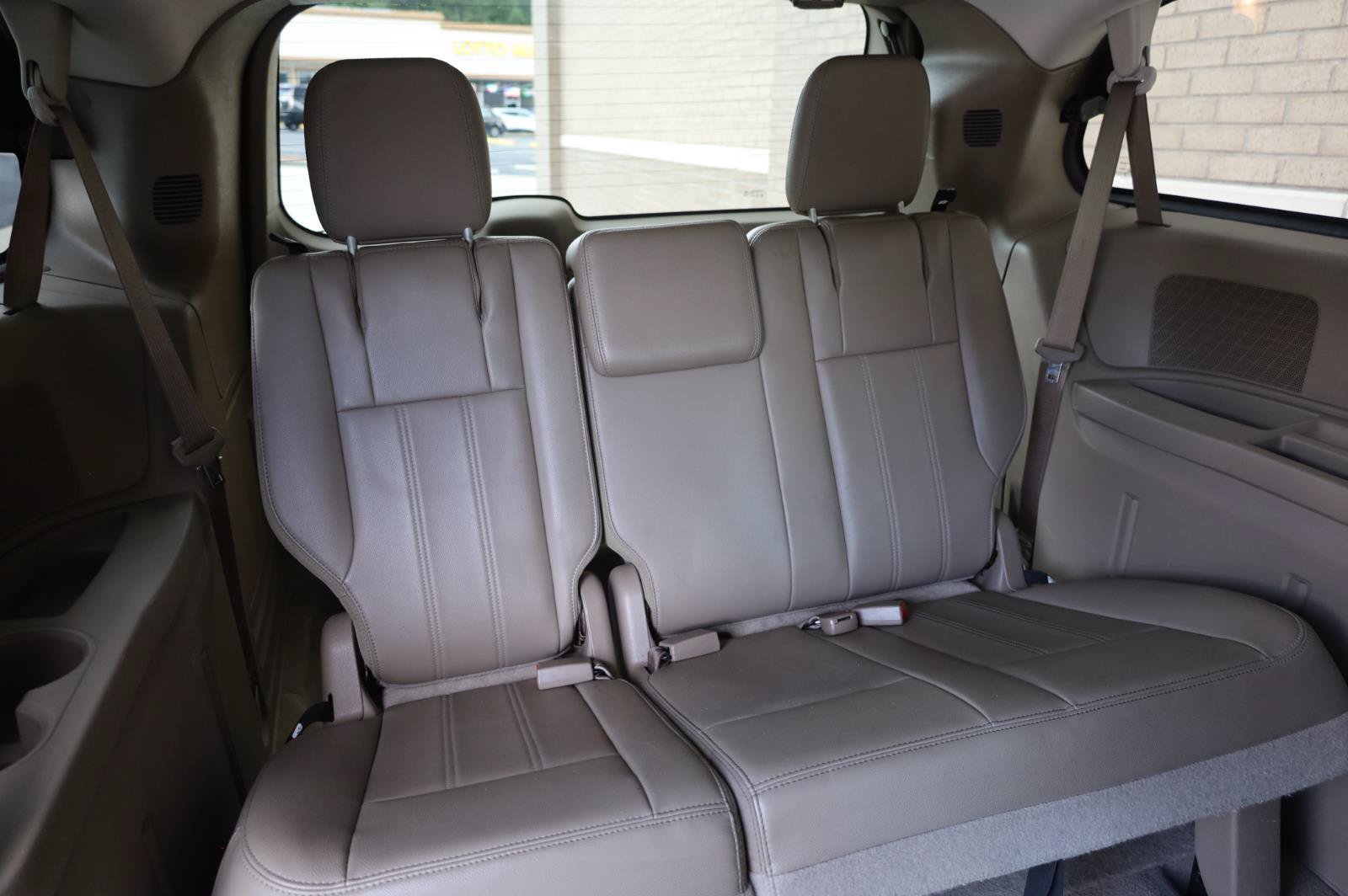 Used 2014 Chrysler Town & Country Touring FWD image 21