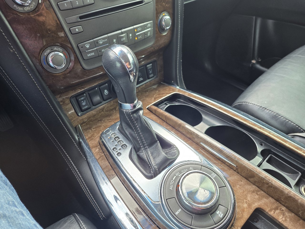 Used 2017 INFINITI QX80 4WD w/ Driver Assistance Package image 23